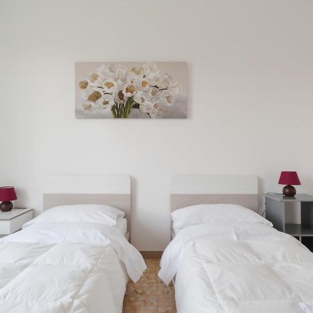 Bright&Cozy C5 Fiera Apartment Bologna Luaran gambar